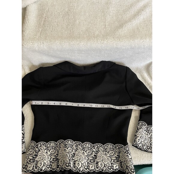 Maggie London Petite Peplum Embroidered Jacket Size 4 - Picture 5 of 7